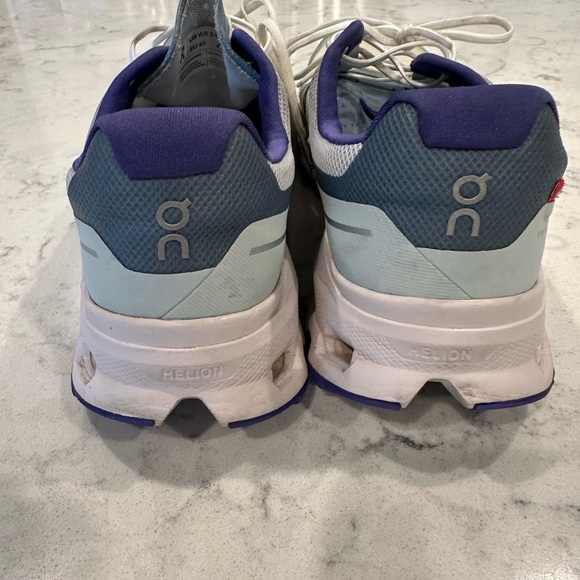 On cloudvista shoes - Picture 6 of 8